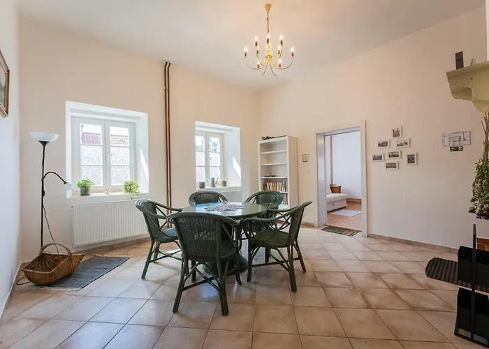 彭梓恩优巴奇比邻格奇旅馆