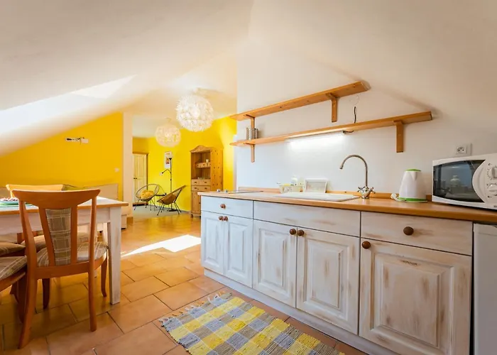 招待所 彭梓恩优巴奇比邻格奇旅馆 库特纳霍拉