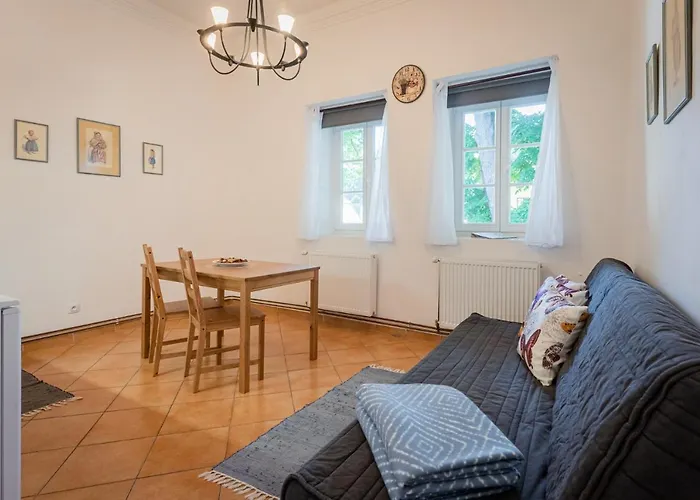 彭梓恩优巴奇比邻格奇旅馆 3*